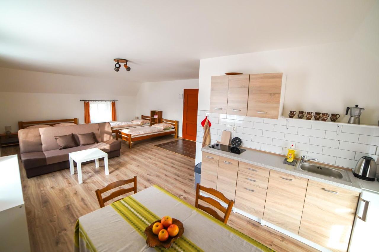 Stovka Bozanov Pension Buitenkant foto